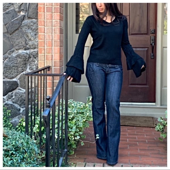 ✨LAST ONE ✨Black bell sleeves sweater - Picture 2 of 8